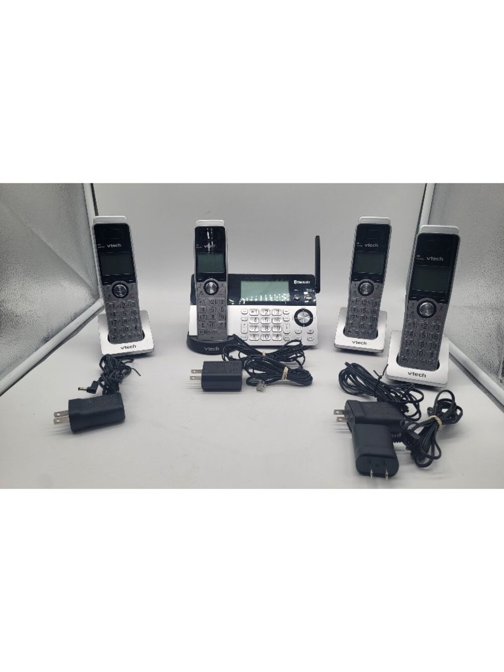 VTech Cordless Phone 4 Handsets Super Long Range Answering System IS8151-5